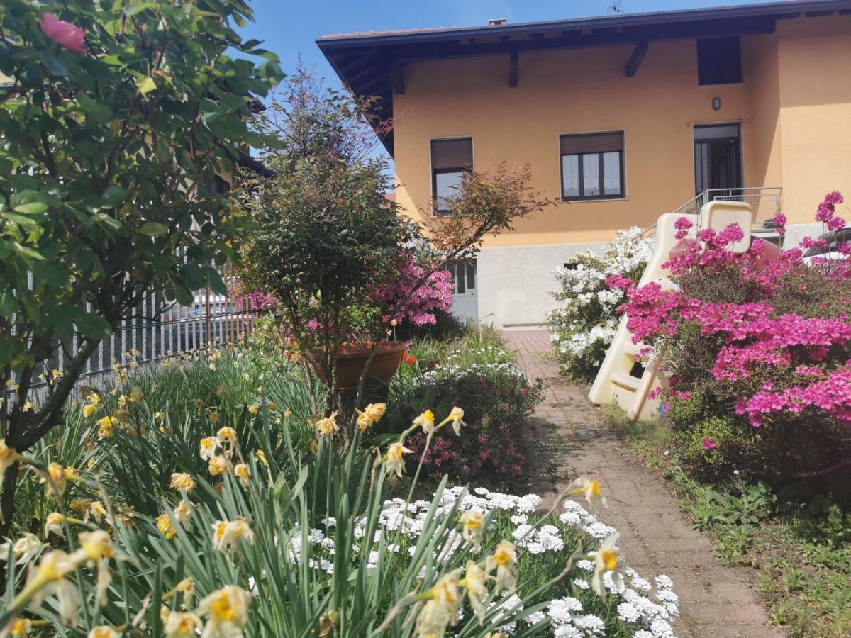 Grandma'S Garden House Villa Angera Bagian luar foto