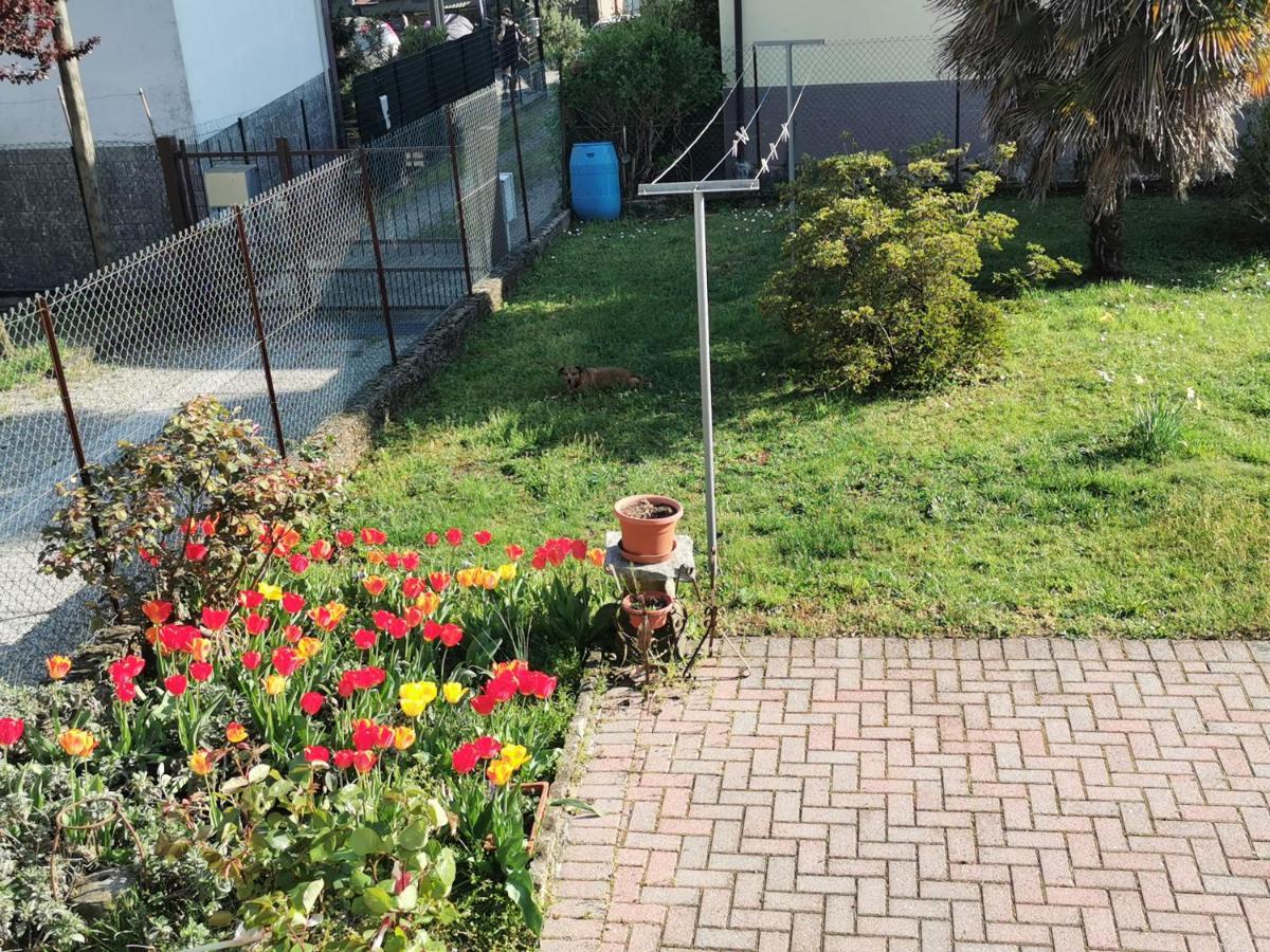 Grandma'S Garden House Villa Angera Bagian luar foto