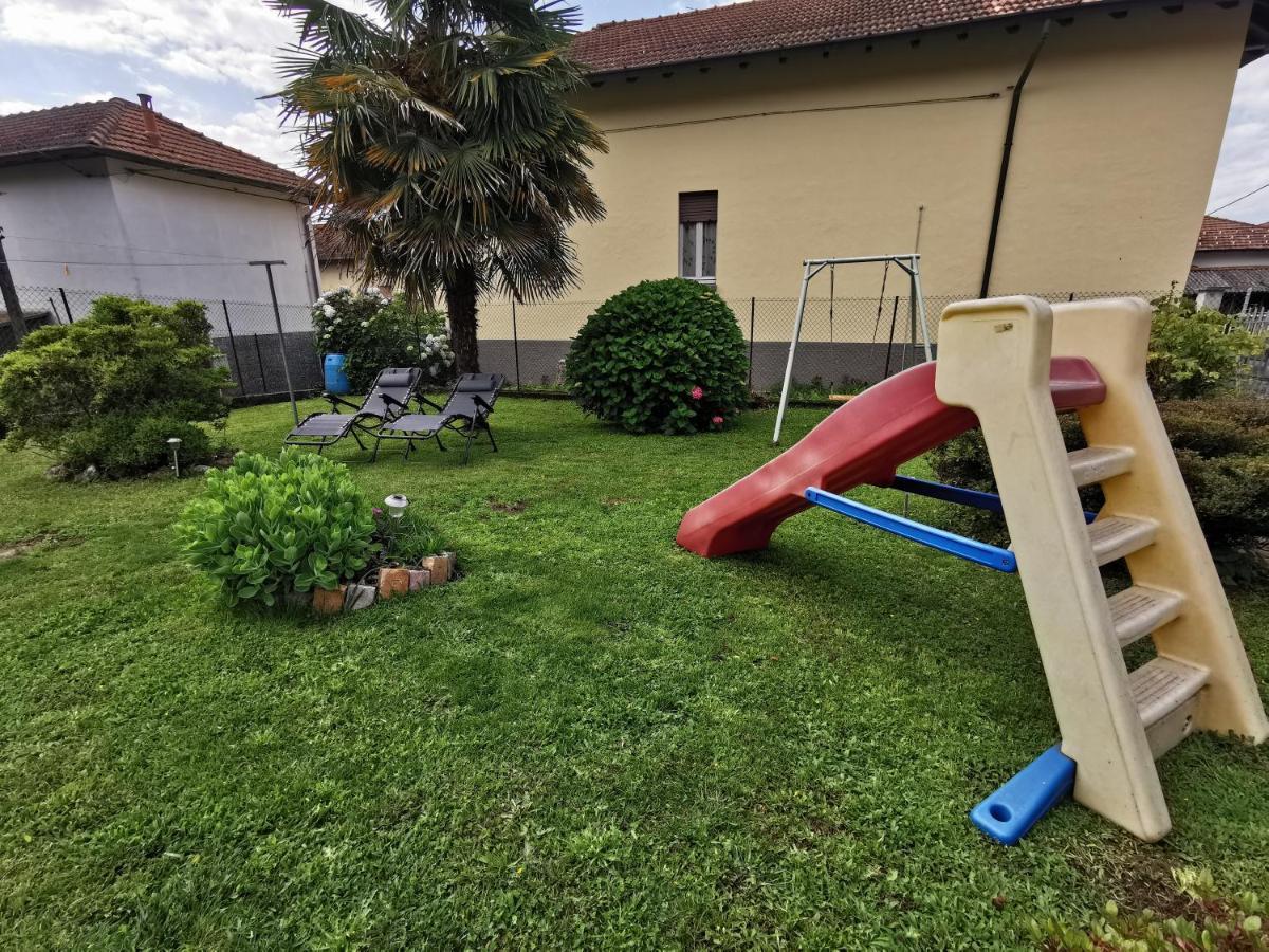 Grandma'S Garden House Villa Angera Bagian luar foto