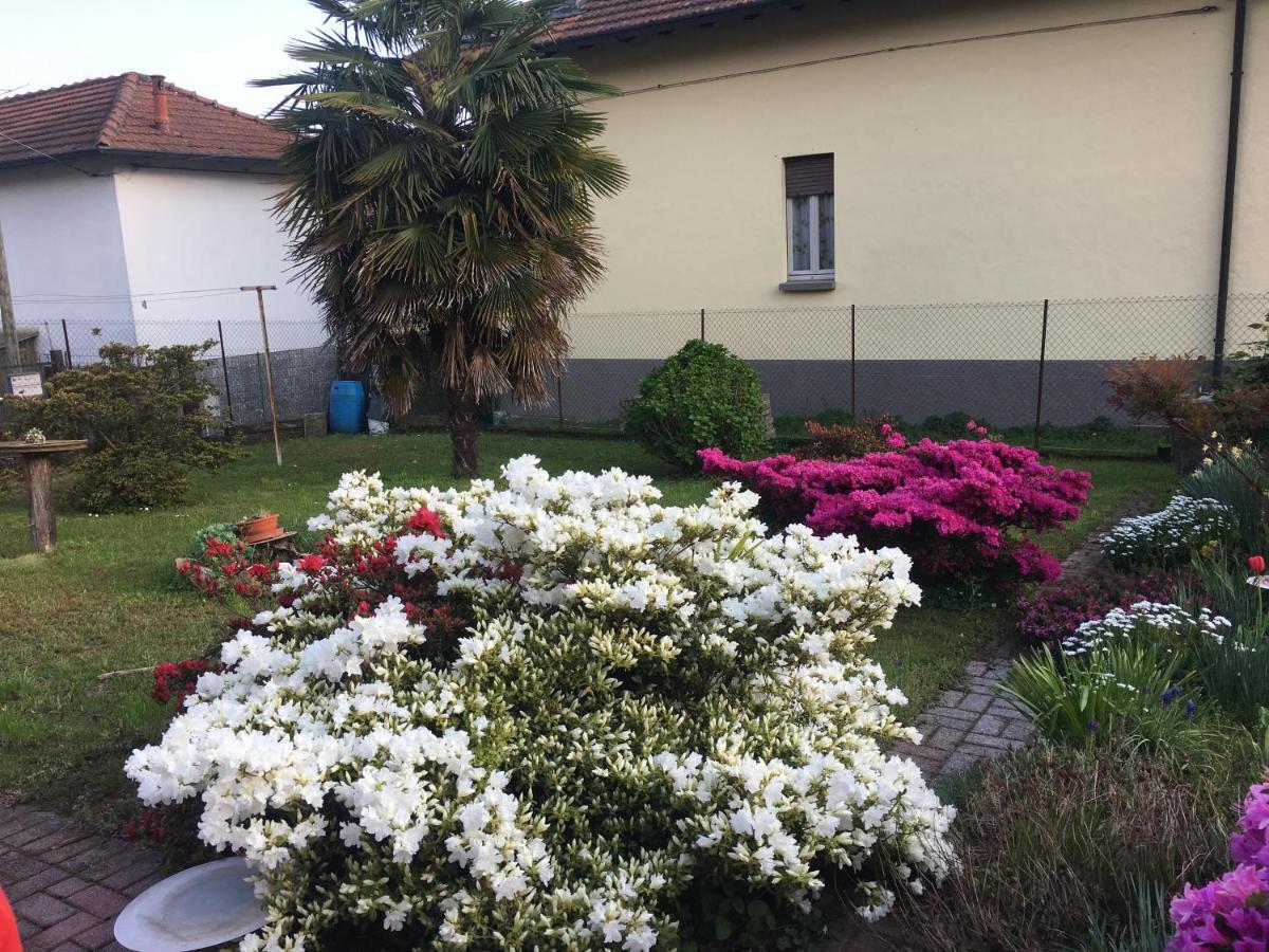 Grandma'S Garden House Villa Angera Bagian luar foto