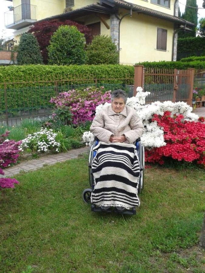 Grandma'S Garden House Villa Angera Bagian luar foto